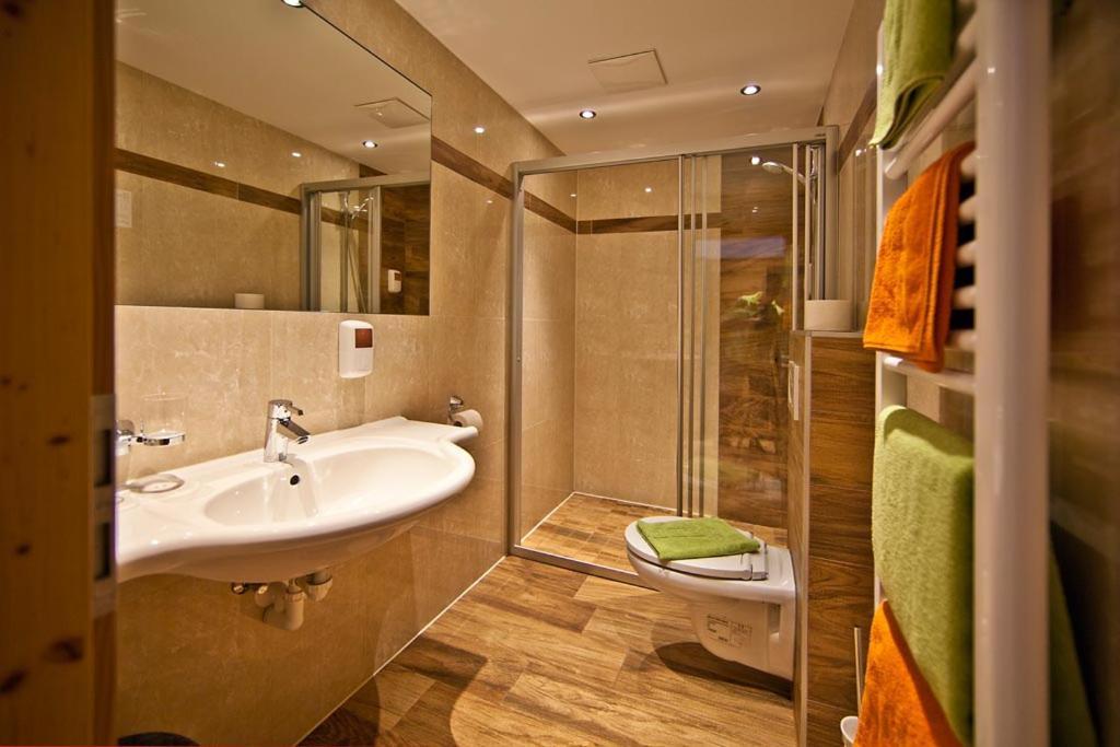 Landhotel Rauchenwalderhof Mayrhofen Quarto foto