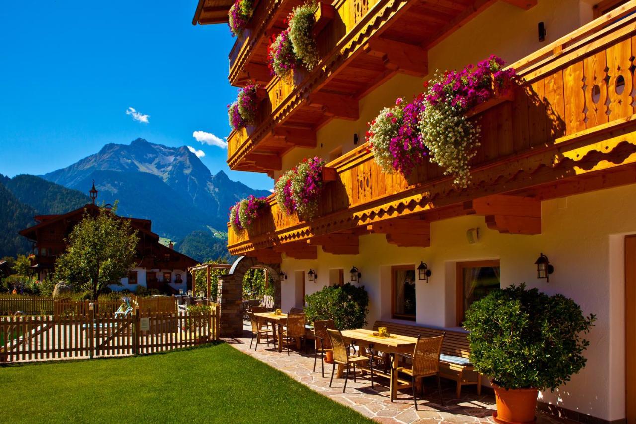 Landhotel Rauchenwalderhof Mayrhofen Exterior foto