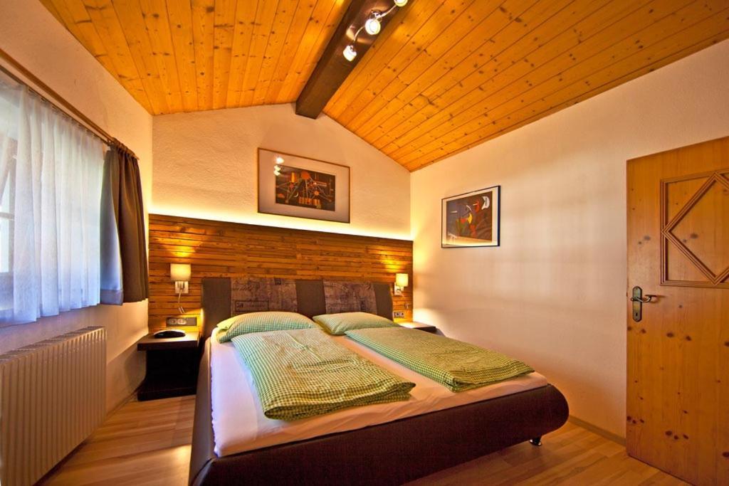 Landhotel Rauchenwalderhof Mayrhofen Quarto foto